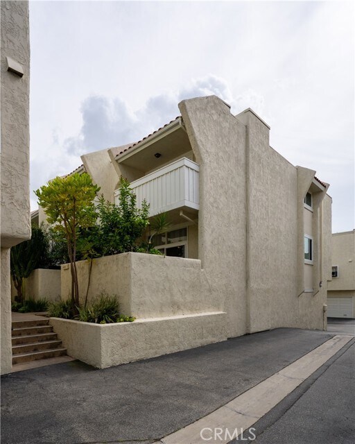 Building Photo - 423 2nd St