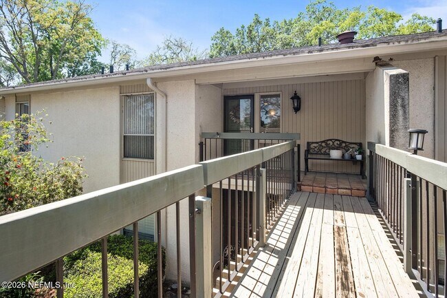 Building Photo - 8012 Hollyridge Rd