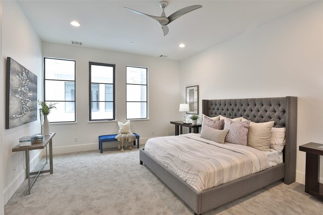 Building Photo - 4527 Graustark St