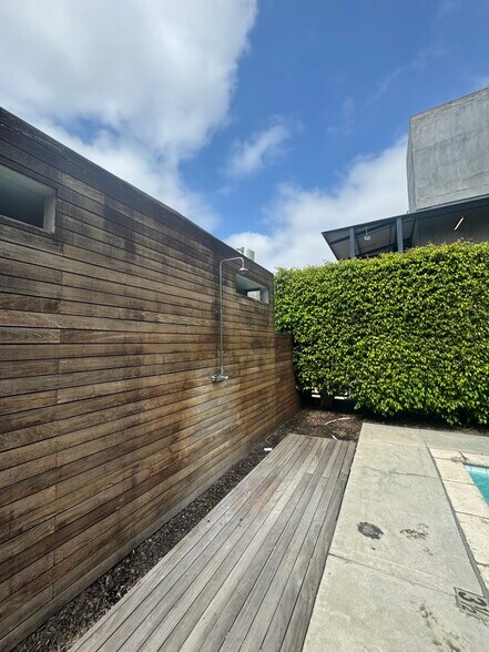 Building Photo - 1850 E Industrial St