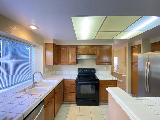 Building Photo - 746 Catalina Cir