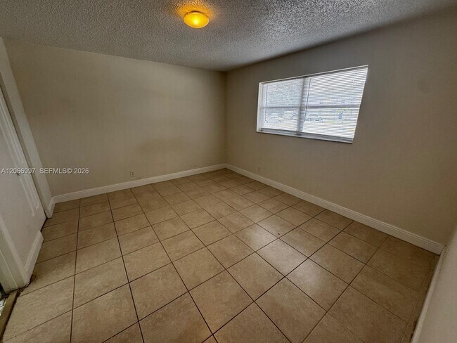 Building Photo - 8020 Fairview Dr