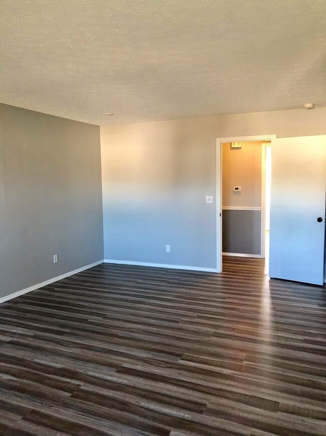 Building Photo - Beautiful  4 bedroom Remodeled Home in Ravenwood  Springfield MO