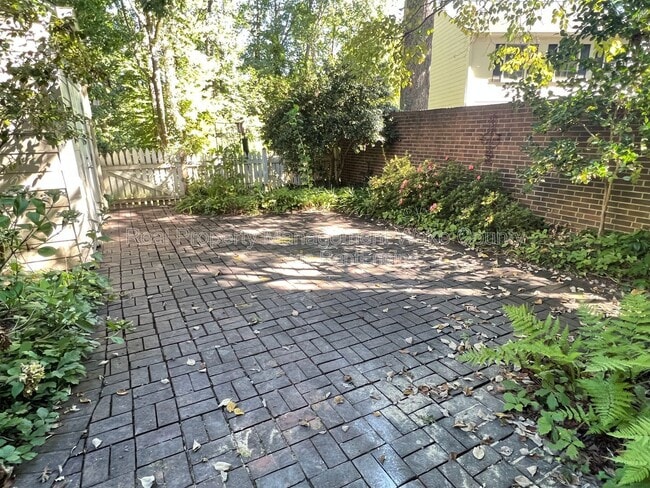 Building Photo - 2884 Wycliff Rd