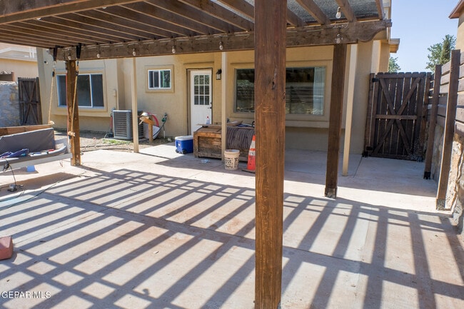 Building Photo - 14273 Hacienda Rock Dr