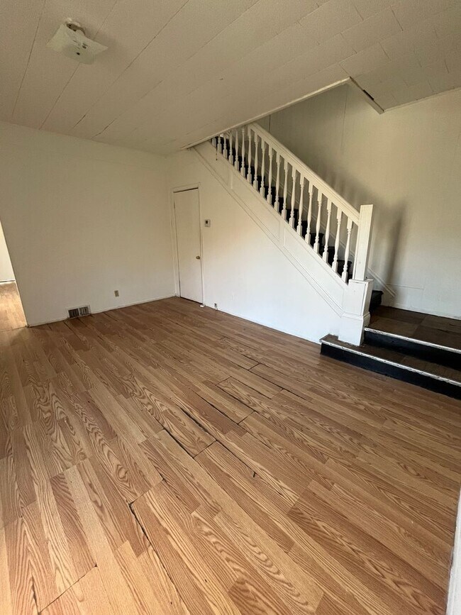 Building Photo - 2029 Commercial Ave