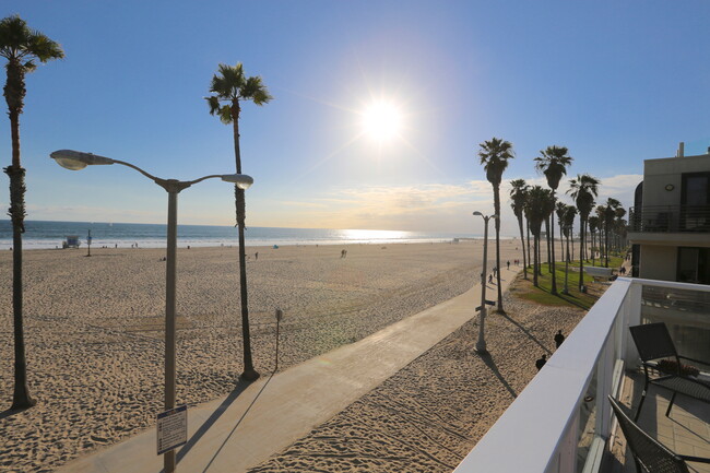 Building Photo - 3003 Ocean Front Walk