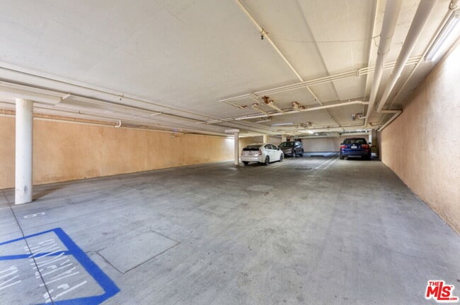 Building Photo - 11547 Rochester Ave