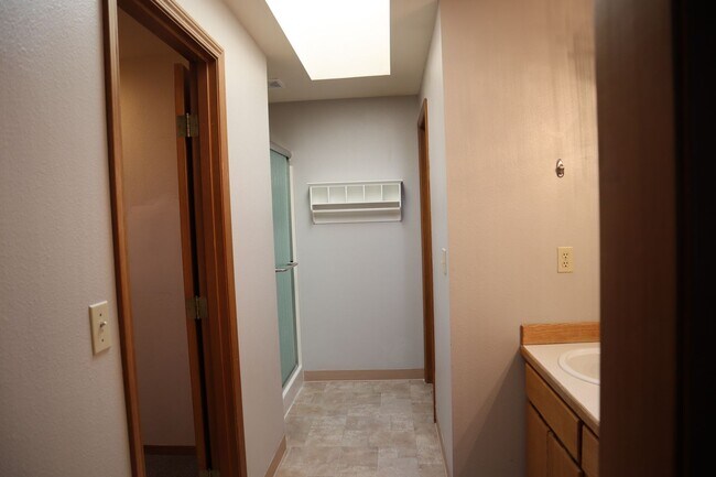 Building Photo - 1508 SE Solomon Loop