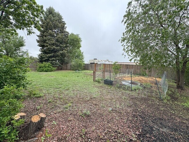 Building Photo - 1480 Hiawatha Dr
