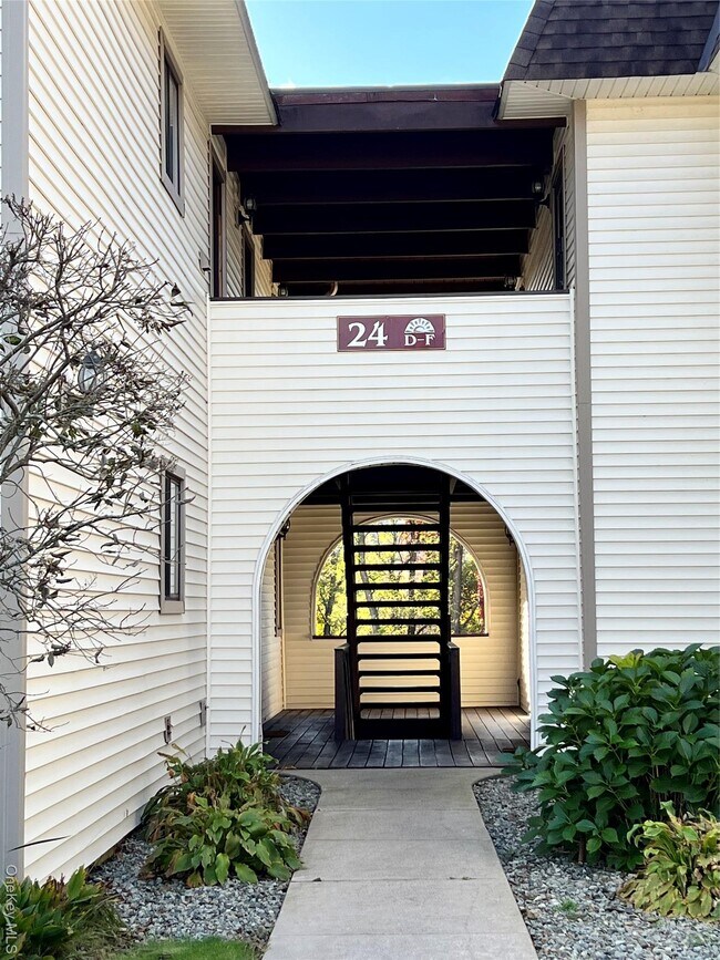 Building Photo - 24 Village Park Dr