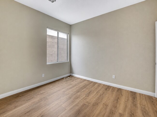 Building Photo - Anthem Gem with 3-Car Garage & Spacious Backyard