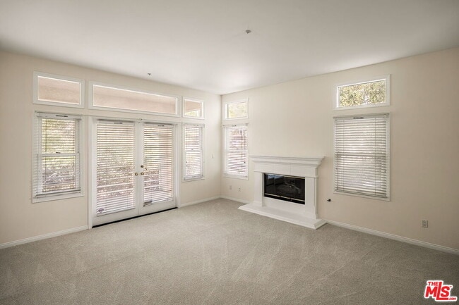 Building Photo - 604 Palisades Dr