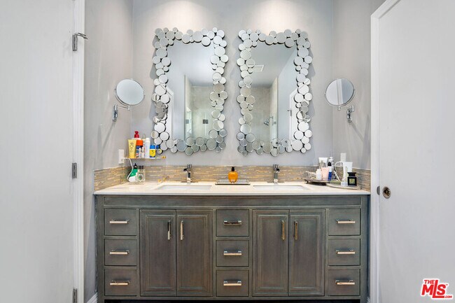 Building Photo - 24907 Marbella Ct