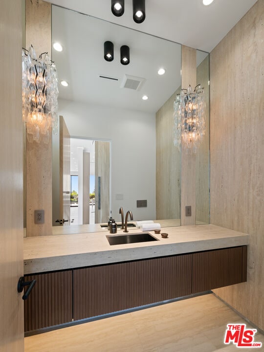 Building Photo - 365 Trousdale Pl