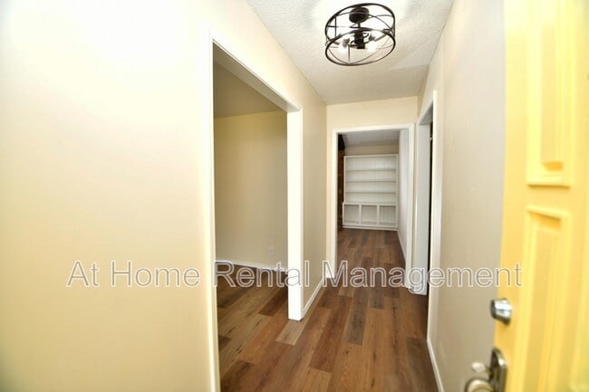Building Photo - 401 N Fir Pl