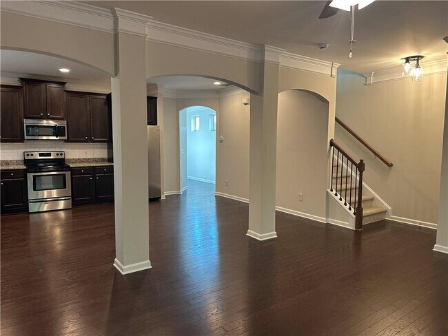 Building Photo - 403 Village View