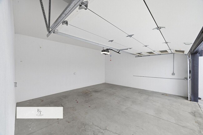 Building Photo - Luxury Modern Living with Stunning LA Skyline Views