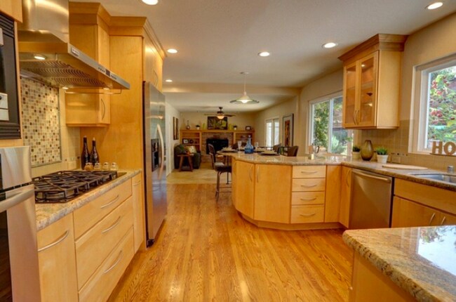 Building Photo - Executive 5BR Home with Private Backyard Retreat