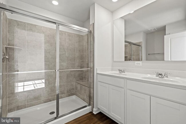 Building Photo - 136 Winterplace Dr