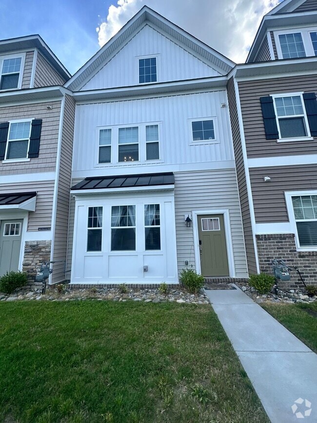 Building Photo - New construction 3 bedroom, 3.5 bathroom c...