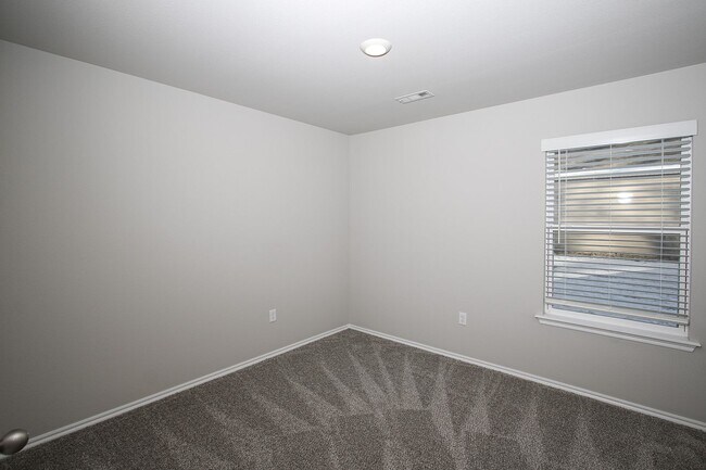 Building Photo - Beautiful new build ready for you!