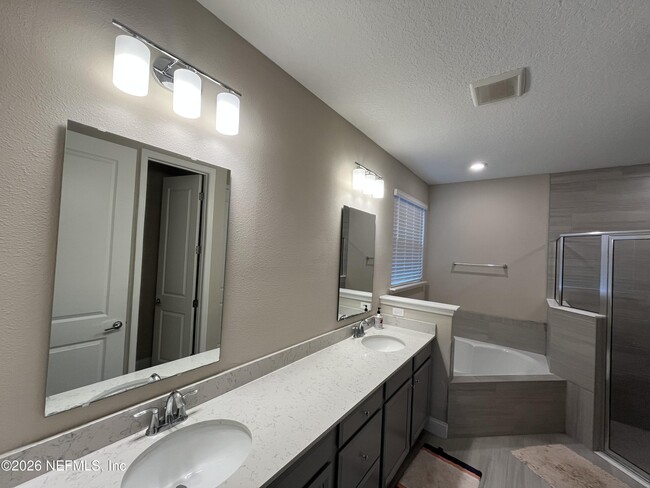 Building Photo - 211 Diamondback Ave