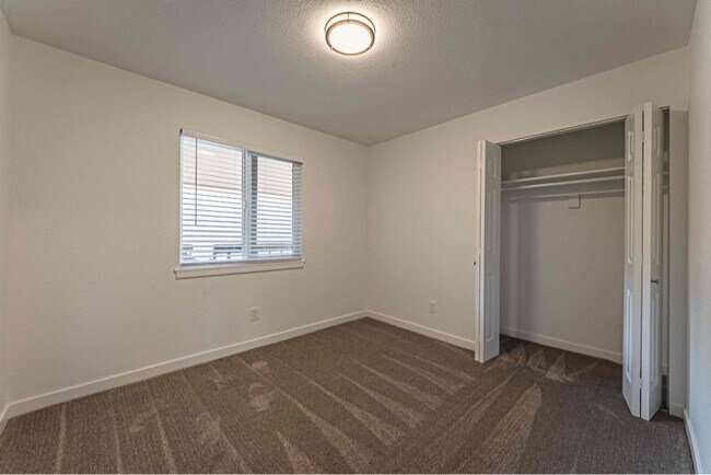 Building Photo - 6731 Dublin Loop W