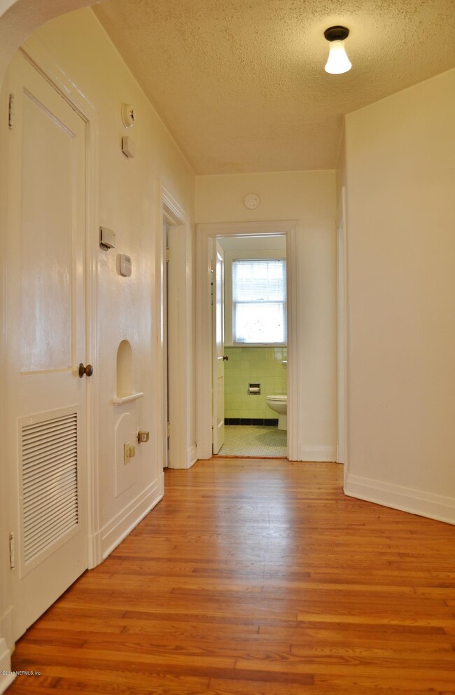 Building Photo - 2559 Dellwood Ave