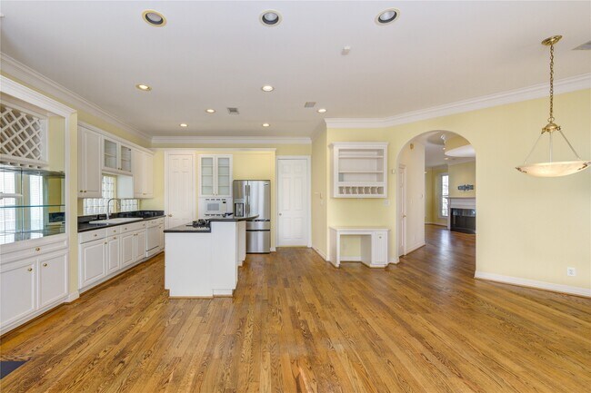 Building Photo - 2124 Nantucket Dr