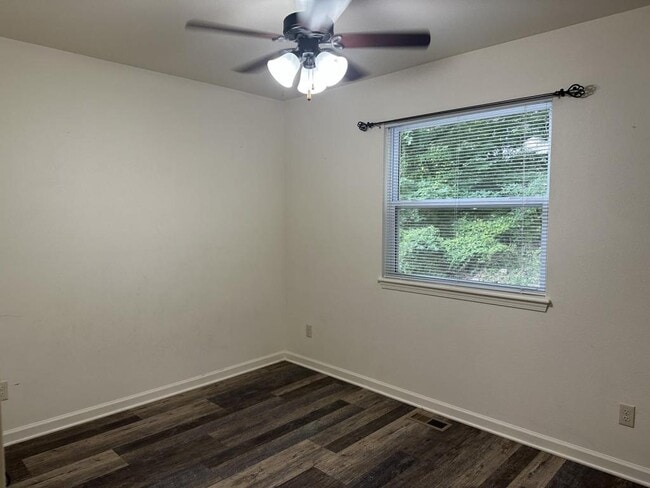 Building Photo - 103 Juniper Pl