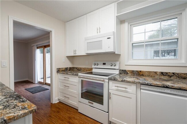 Building Photo - 330 Winding River Dr