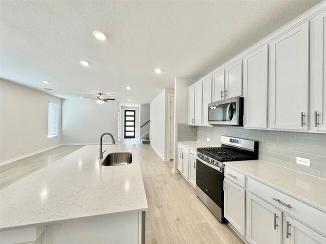 Building Photo - 404 Tinto St