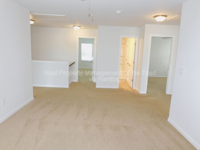Building Photo - 390 Spaulding St