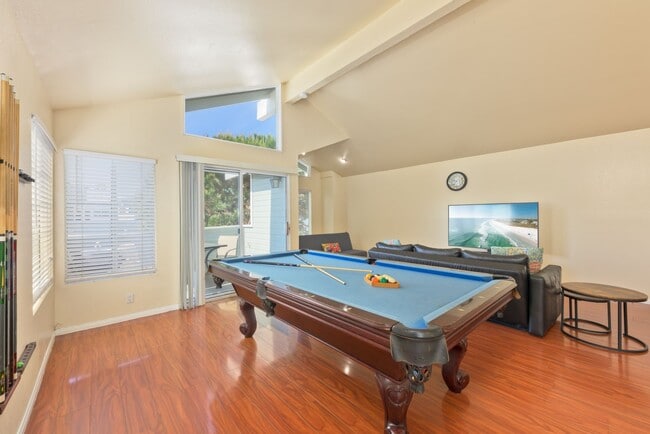 Building Photo - 9-MONTH FURNISHED WINTER RENTAL MID SEPT 2026 THROUGH MID JUNE 2027 **3-car parking**