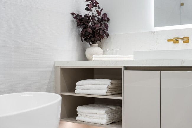 Building Photo - 220 S Swinton Ave