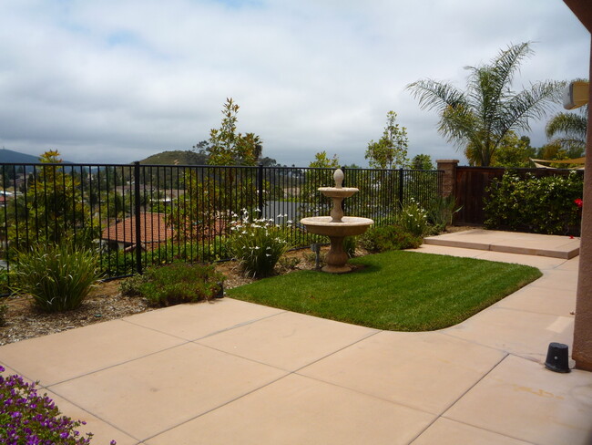 Building Photo - Spacious Air Conditioned Home