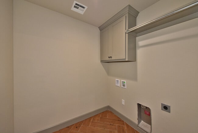 Building Photo - Home in Deer Creek Schools + 4 Bedrooms + 3 car Garage + The Grove Addition