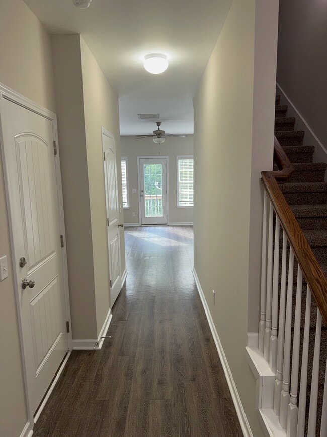 Building Photo - 650 Pippin Dr