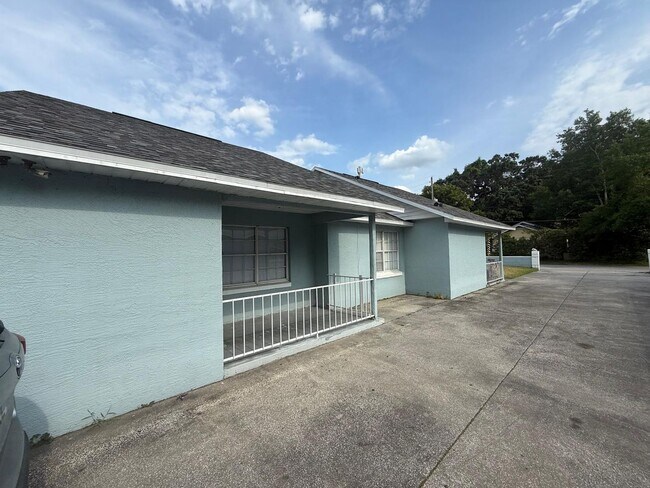 Building Photo - Spacious 3-Bedroom, 2-Bath Home in Prime O...