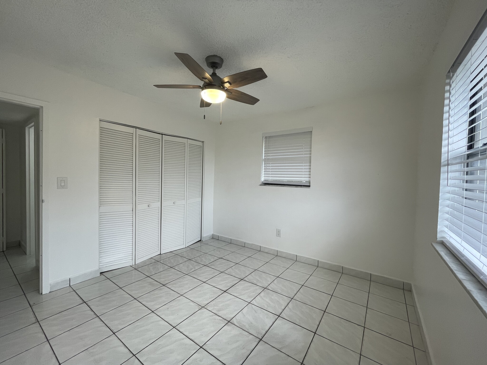 Building Photo - 6030 SW 32nd St