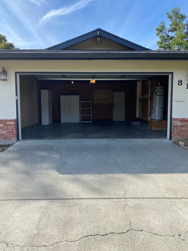 Building Photo - Located near downtown! Updated 3bed/2bath home with large family room/Rec room and side RV parking