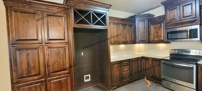 Building Photo - Rockstar Home with Stunning Features – 3 Bed/2 Bath Gem