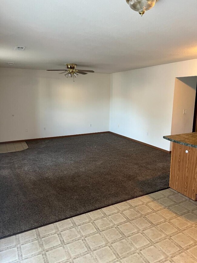 Building Photo - 100 Aldergate St