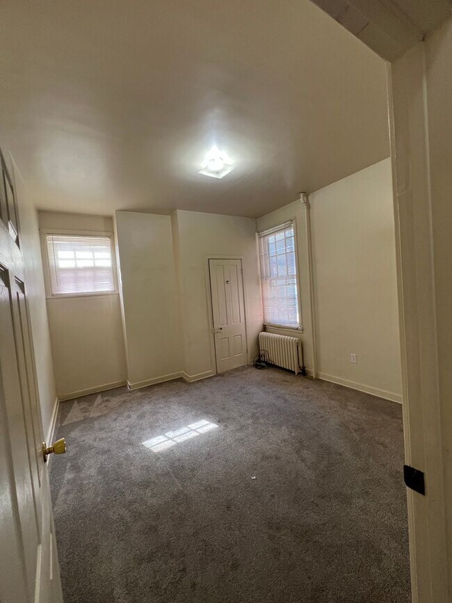 Building Photo - 128 S West St