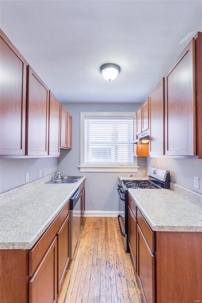 Building Photo - Lindenwood Ave 4919-4921