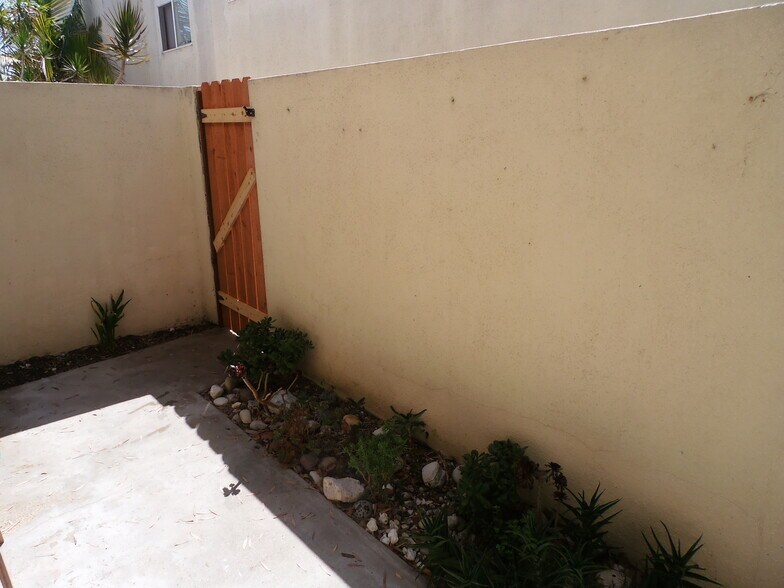 Building Photo - 246 Ellwood Beach Dr