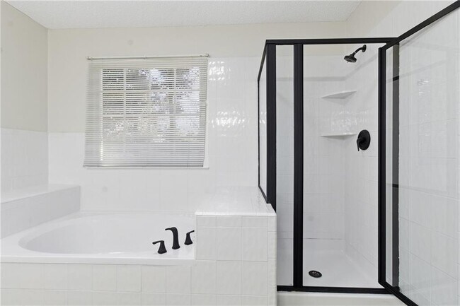 Building Photo - 2110 Meadow View Ct