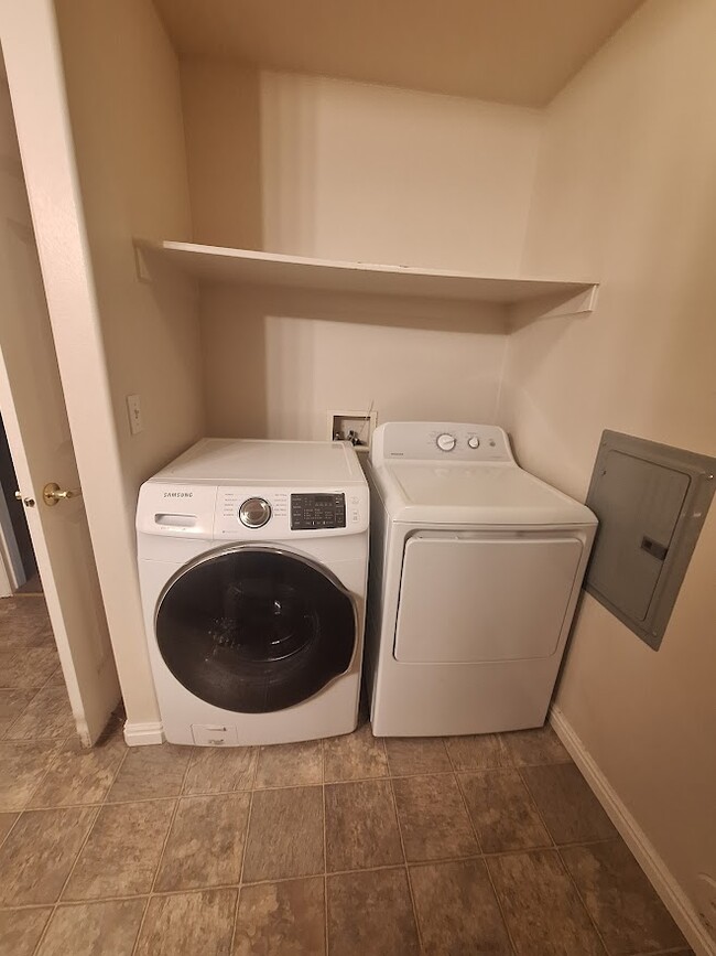 washer/dryer in unit - 3314 E South Ridge Rd