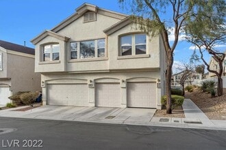 Building Photo - Large Spacious 3 Bedroom Townhome with Community Pool